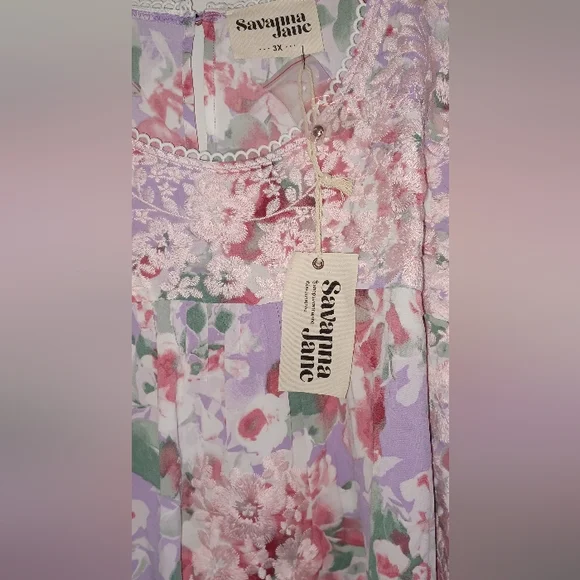 Beautiful Silky Floral Embroidered Elegant Womans 3x Blouse. - Picture 3 of 5